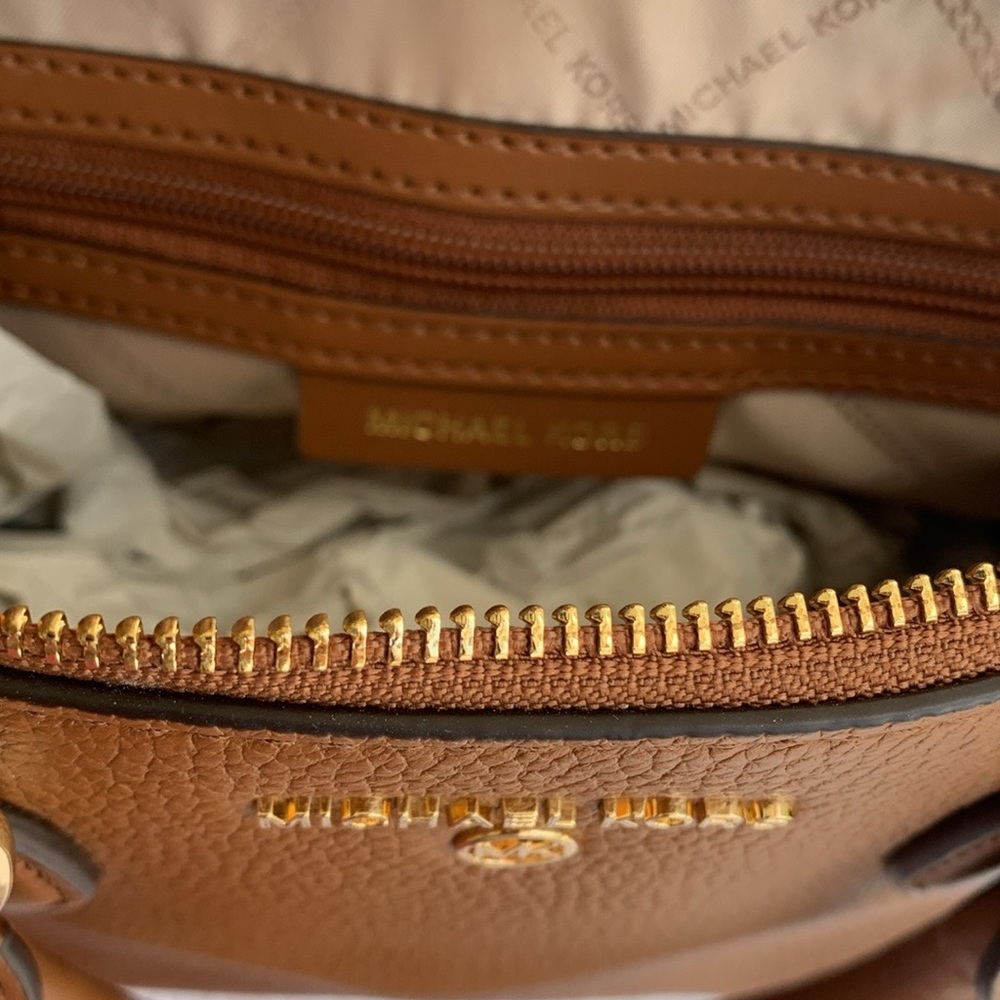 MICHAEL KORS LEATHER CROSSBODY - Picture 9 of 15